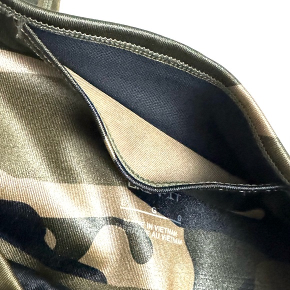 Nike Women’s Legging One Mid Rise Fit Camo Training Gym Workout Pants Large $70 - Picture 8 of 11